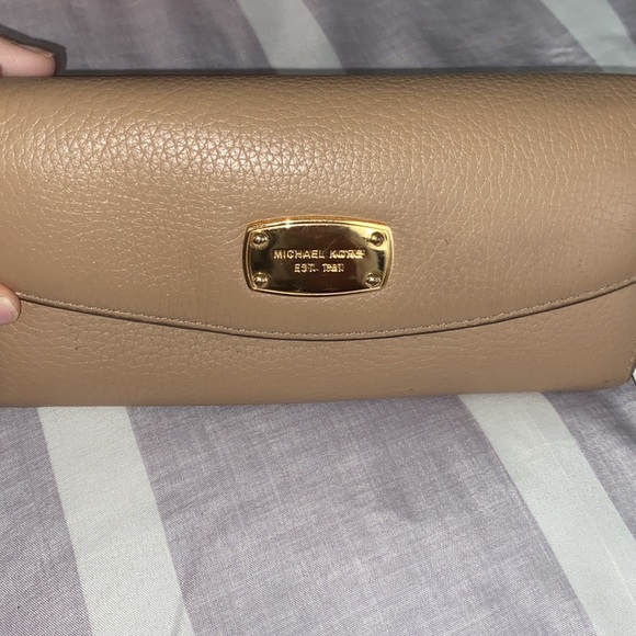 Michael Kors wallet; great condition - Picture 9 of 11